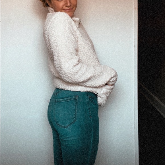 Hollister sherpa!!!!! - Picture 2 of 2